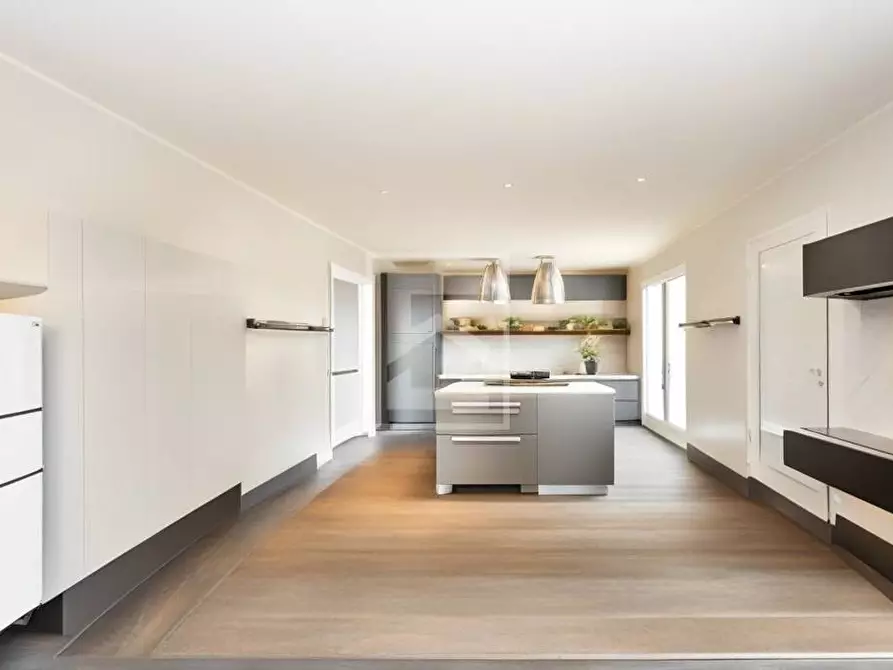 Immagine 6 di Villa in vendita  in Via Tugurio a Lonato del Garda