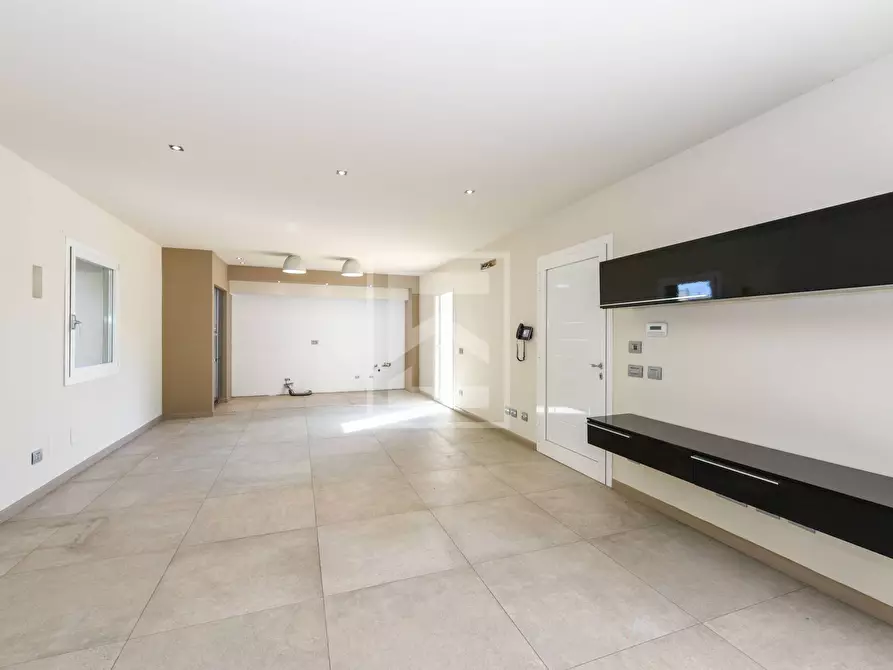 Immagine 10 di Villa in vendita  in Via Tugurio a Lonato del Garda