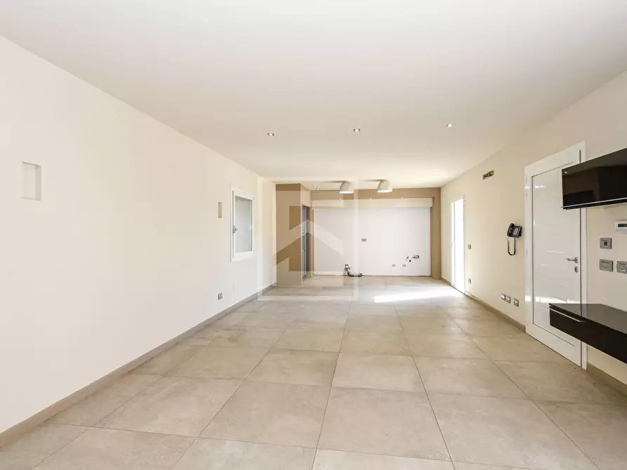 Immagine 11 di Villa in vendita  in Via Tugurio a Lonato del Garda