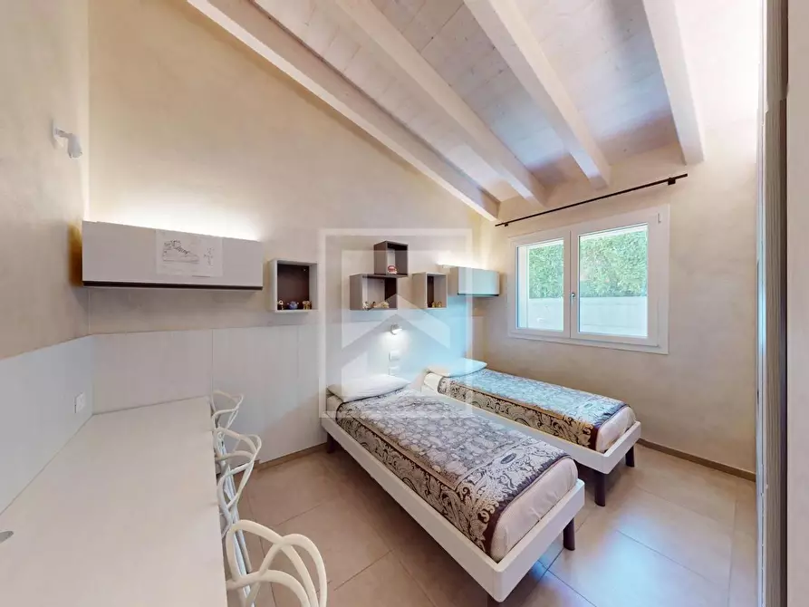 Immagine 20 di Villa in vendita  in Via Centenaro a Desenzano Del Garda