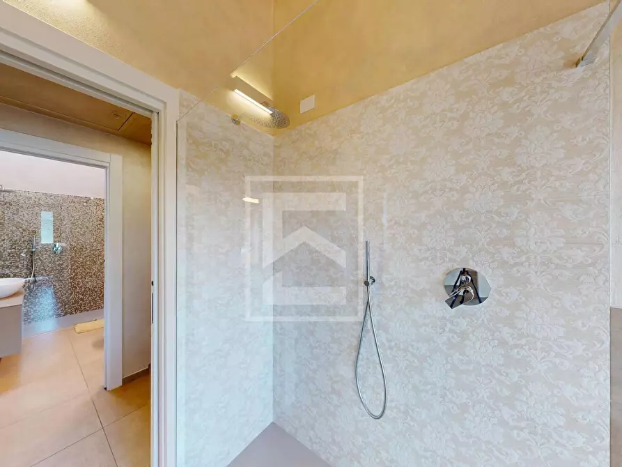 Immagine 22 di Villa in vendita  in Via Centenaro a Desenzano Del Garda