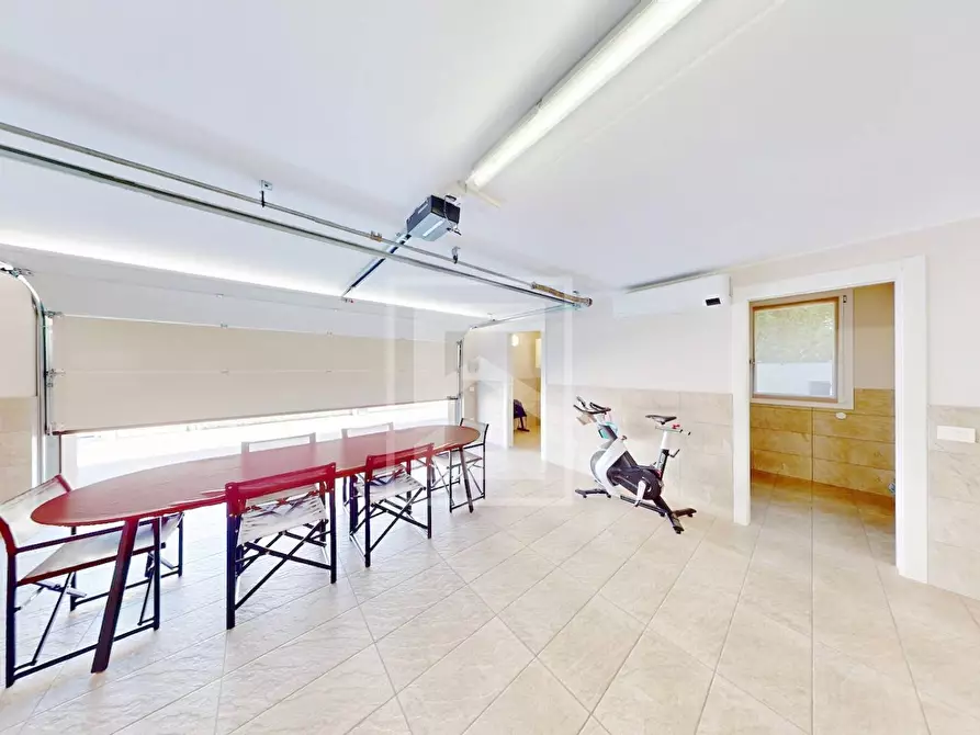 Immagine 26 di Villa in vendita  in Via Centenaro a Desenzano Del Garda