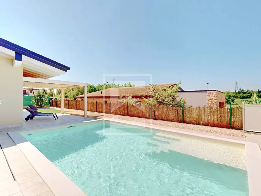 Immagine 3 di Villa in vendita  in Via Centenaro a Desenzano Del Garda