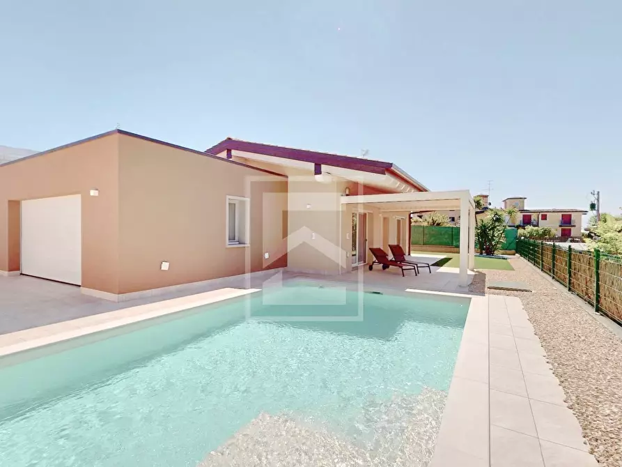 Immagine 1 di Villa in vendita  in Via Centenaro a Desenzano Del Garda