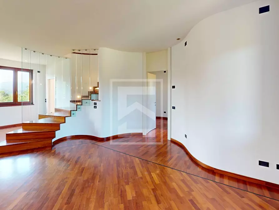 Immagine 1 di Appartamento in vendita  in Località Brodazzo, 1 a Desenzano Del Garda