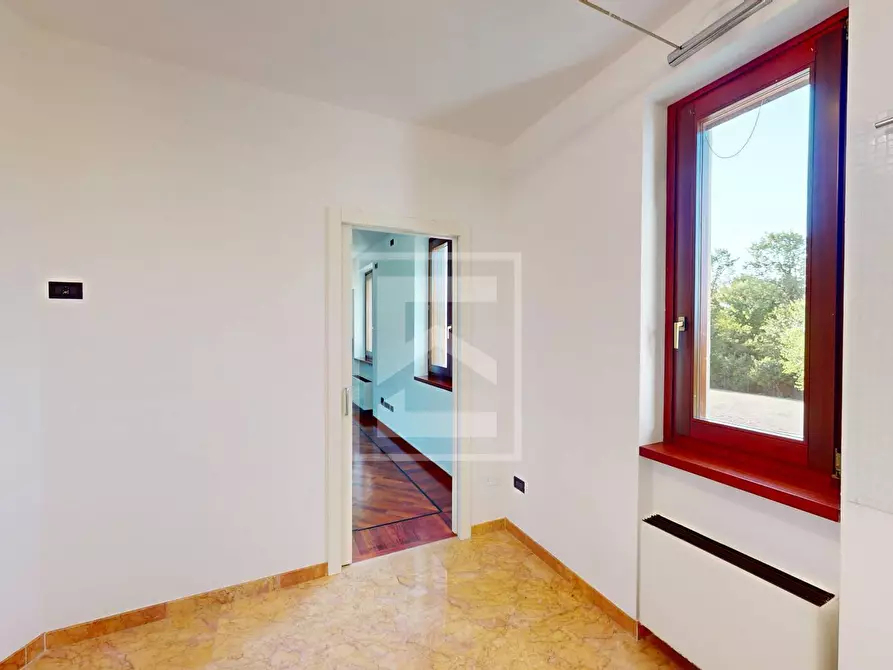 Immagine 5 di Appartamento in vendita  in Località Brodazzo, 1 a Desenzano Del Garda