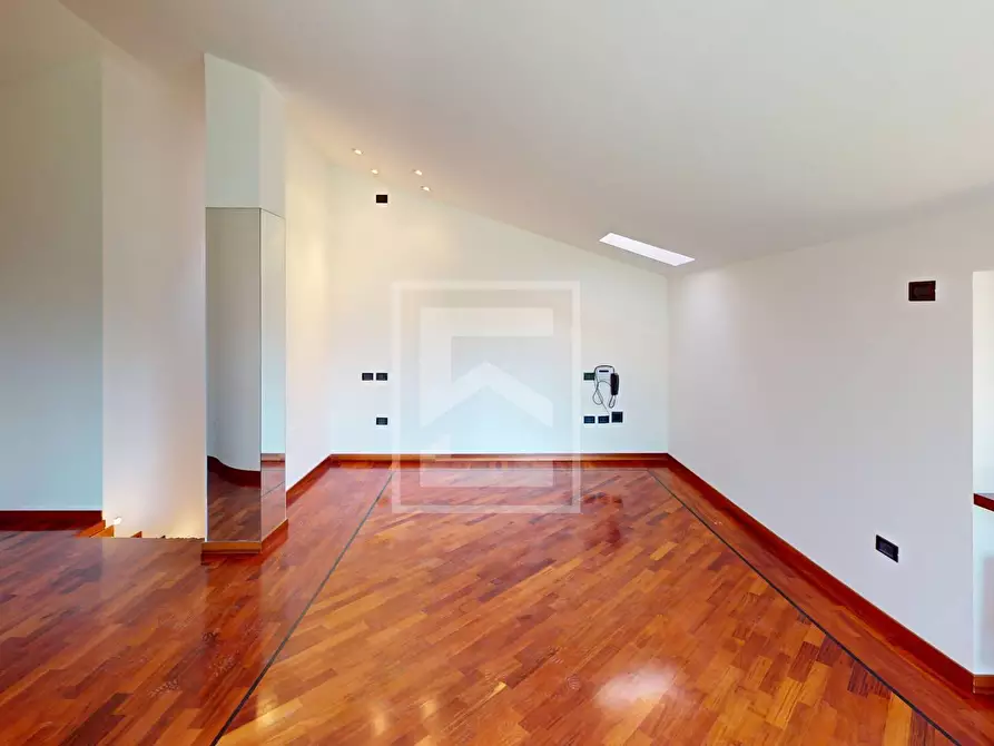 Immagine 18 di Appartamento in vendita  in Località Brodazzo, 1 a Desenzano Del Garda