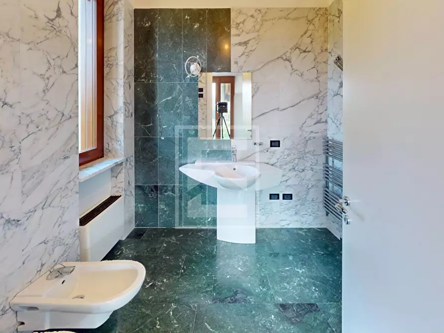 Immagine 21 di Appartamento in vendita  in Località Brodazzo, 1 a Desenzano Del Garda