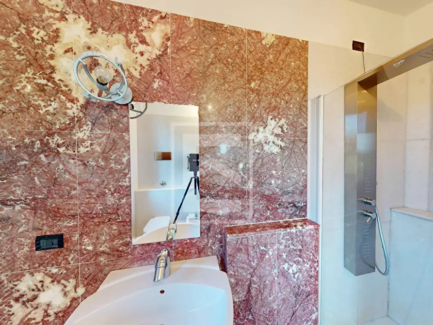 Immagine 25 di Appartamento in vendita  in Località Brodazzo, 1 a Desenzano Del Garda