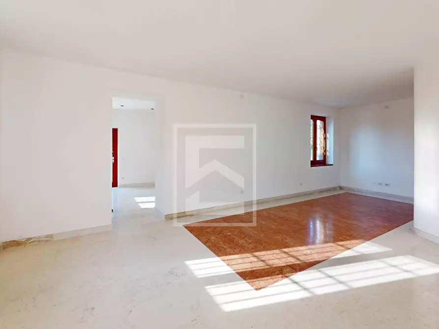 Immagine 3 di Appartamento in vendita  in Località Brodazzo 1 a Desenzano Del Garda