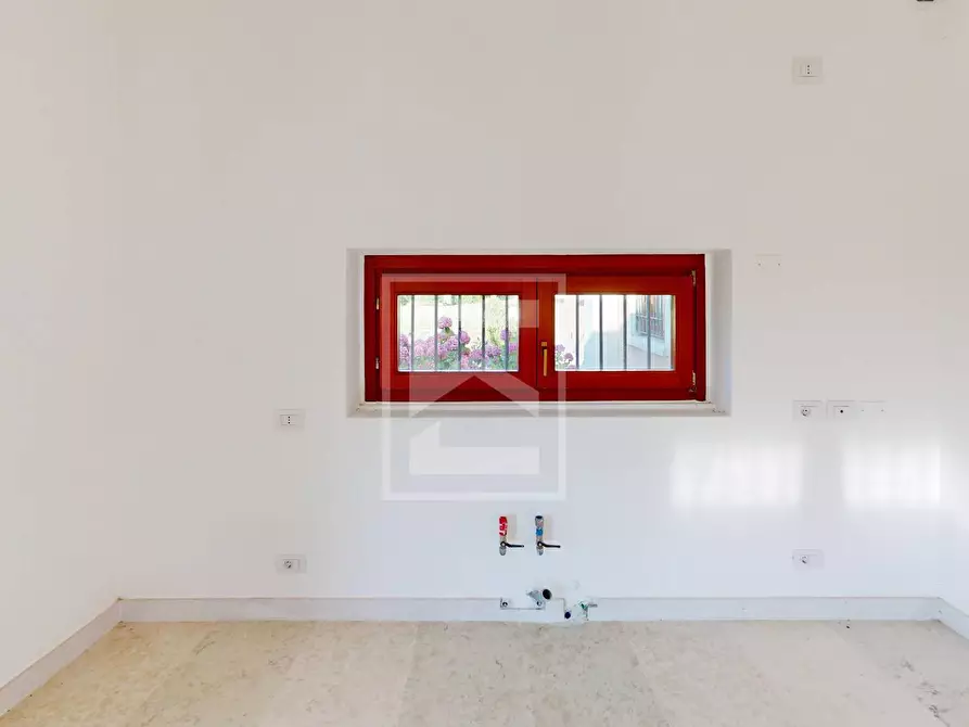 Immagine 8 di Appartamento in vendita  in Località Brodazzo 1 a Desenzano Del Garda