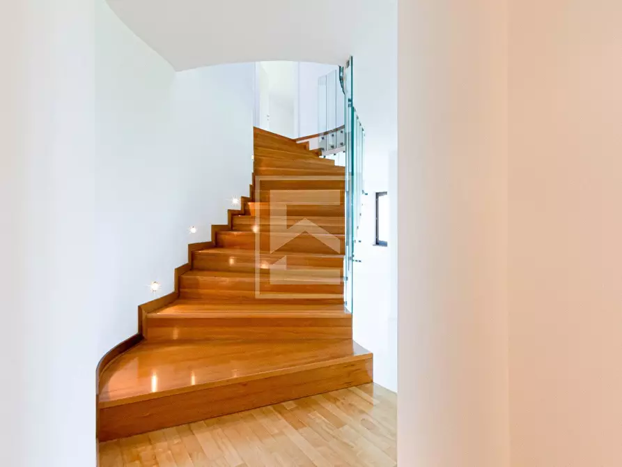 Immagine 5 di Attico in vendita  in Località Brodazzo 1 a Desenzano Del Garda