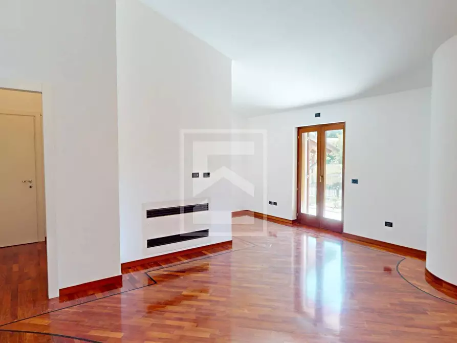 Immagine 15 di Attico in vendita  in Località Brodazzo 1 a Desenzano Del Garda