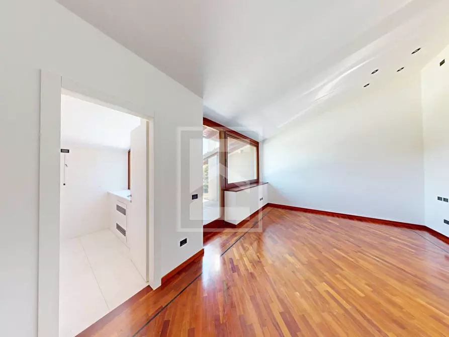 Immagine 17 di Attico in vendita  in Località Brodazzo 1 a Desenzano Del Garda