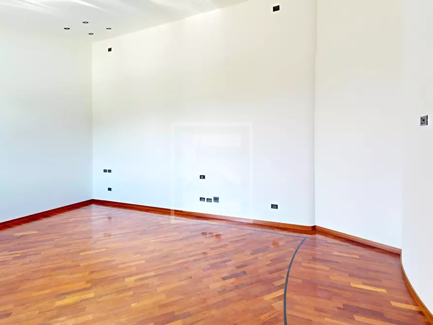 Immagine 22 di Attico in vendita  in Località Brodazzo 1 a Desenzano Del Garda