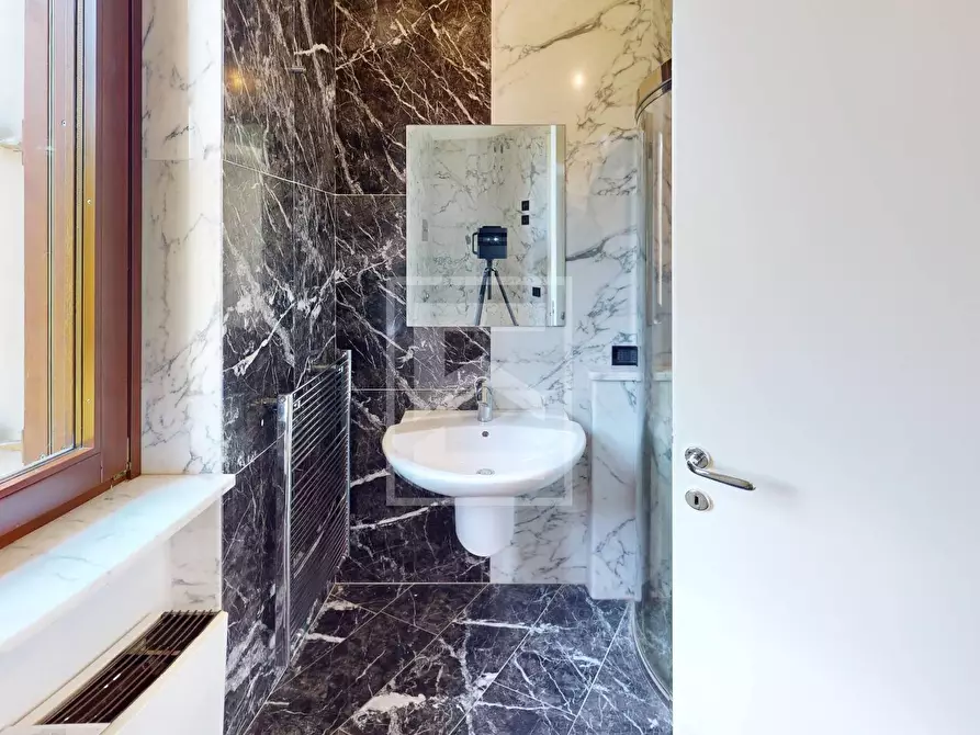 Immagine 38 di Attico in vendita  in Località Brodazzo 1 a Desenzano Del Garda