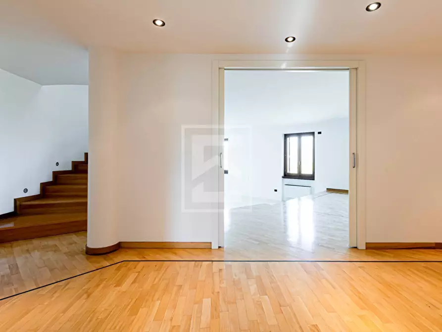 Immagine 9 di Attico in vendita  in Località Brodazzo 1 a Desenzano Del Garda