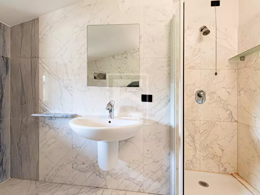 Immagine 41 di Attico in vendita  in Località Brodazzo 1 a Desenzano Del Garda