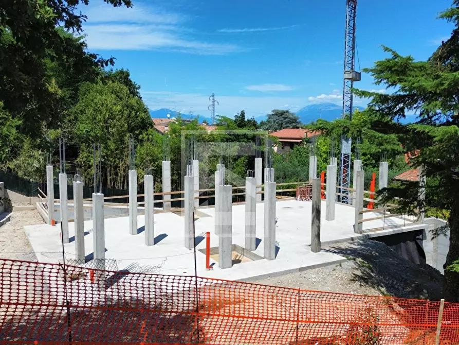 Immagine 2 di Casa semindipendente in vendita  in Via delle Mimose 3 a Desenzano Del Garda