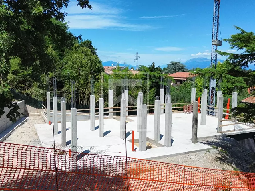 Immagine 2 di Casa semindipendente in vendita  in Via delle Mimose 3 a Desenzano Del Garda