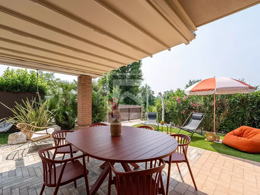 Immagine 2 di Villa in vendita  in Via Sottopassaggio a Calcinato