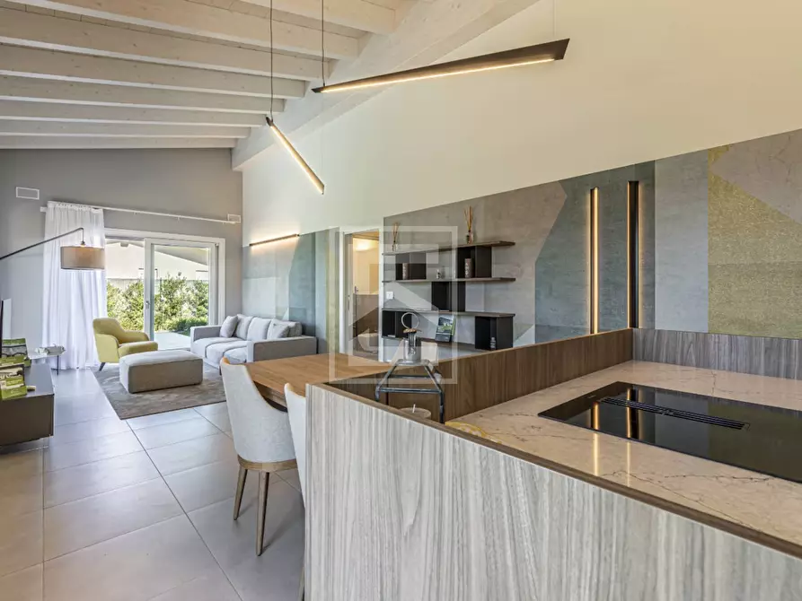 Immagine 15 di Villa in vendita  in Via Monte Baldo a Desenzano Del Garda