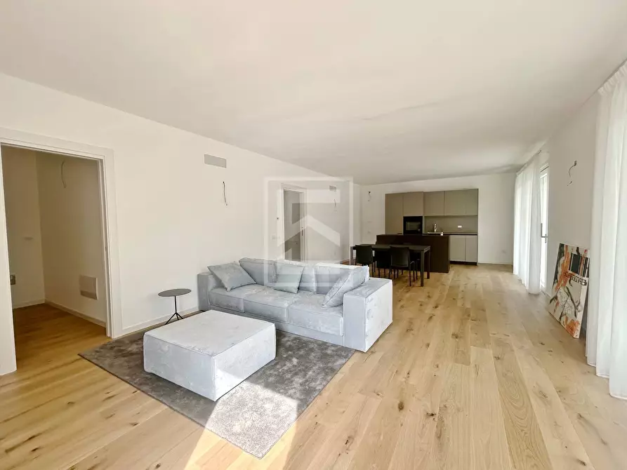 Immagine 5 di Villa in vendita  in Via Monte Baldo a Desenzano Del Garda