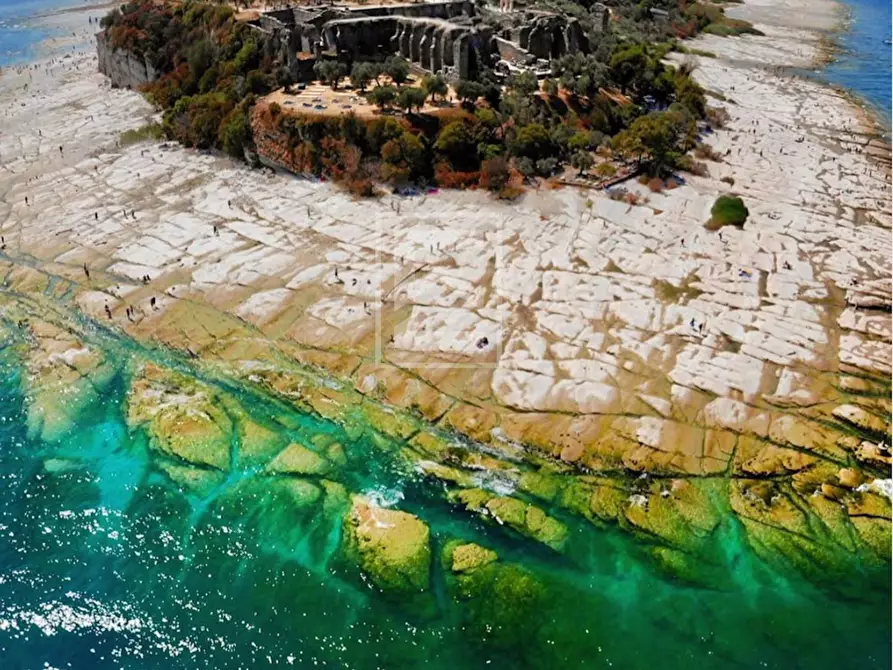 Immagine 10 di Appartamento in vendita  in Via Puccini a Castelnuovo Del Garda