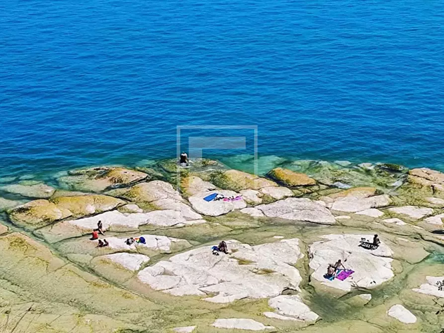 Immagine 11 di Appartamento in vendita  in Via Puccini a Castelnuovo Del Garda