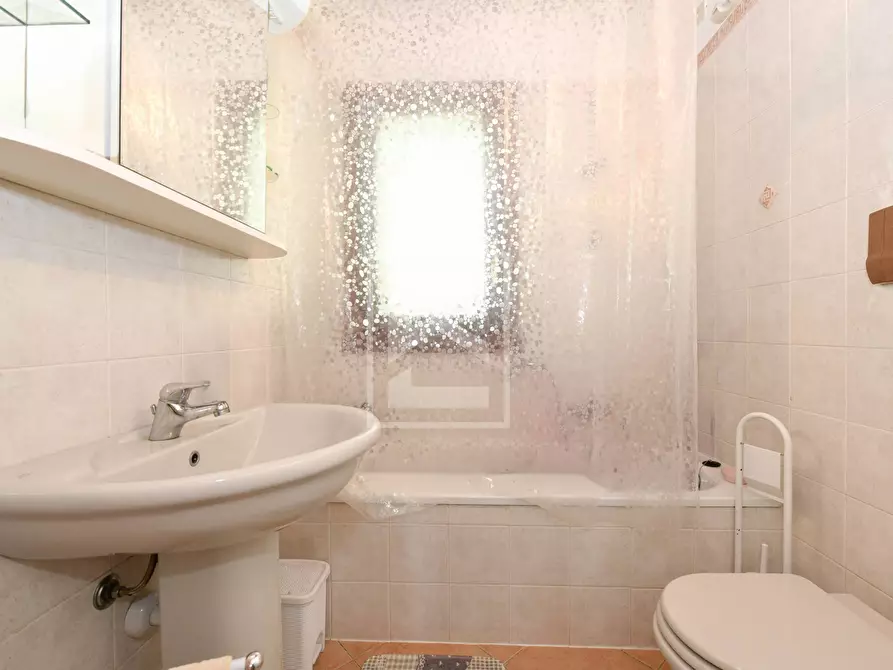 Immagine 18 di Appartamento in vendita  in Località Sermana 1 a Peschiera Del Garda