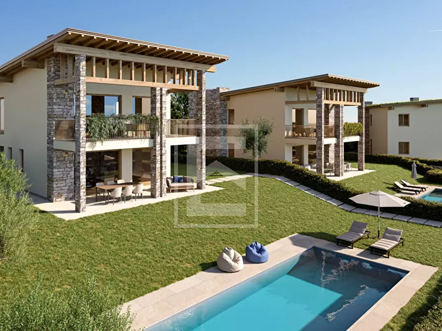 Immagine 1 di Villa in vendita  in Via Lazise a Lazise