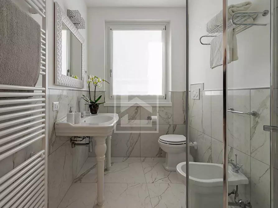 Immagine 18 di Villa in vendita  in Via Vo' a Desenzano Del Garda