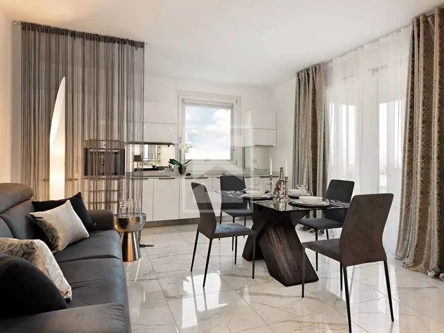 Immagine 11 di Villa in vendita  in Via Vo' a Desenzano Del Garda