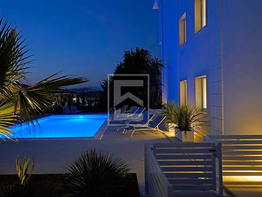 Immagine 19 di Villa in vendita  in Via Vo' a Desenzano Del Garda