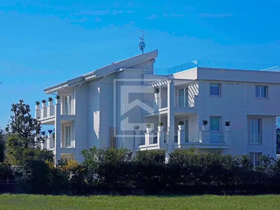 Immagine 7 di Villa in vendita  in Via Vo' a Desenzano Del Garda