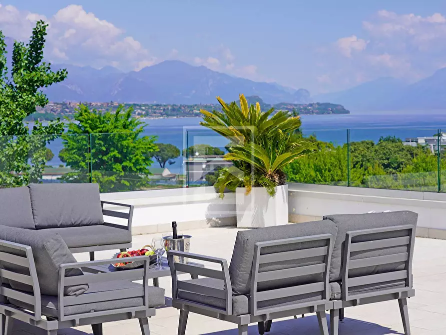 Immagine 3 di Villa in vendita  in Via Vo' a Desenzano Del Garda