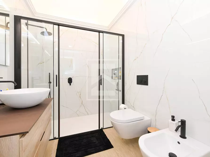 Immagine 22 di Appartamento in vendita  in via dietro castello a San Felice Del Benaco