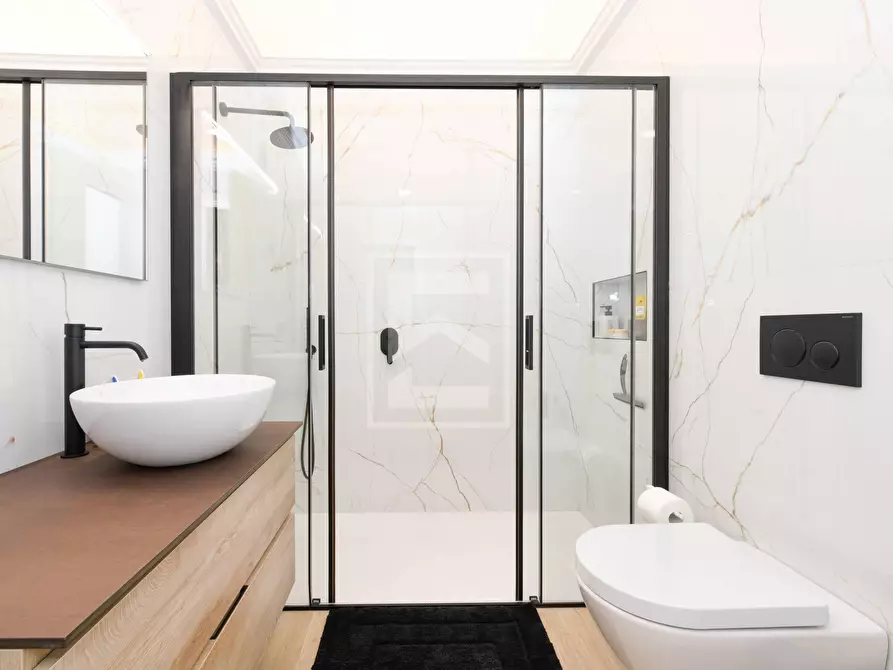 Immagine 23 di Appartamento in vendita  in via dietro castello a San Felice Del Benaco