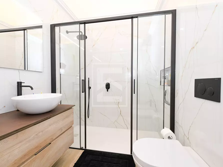 Immagine 24 di Appartamento in vendita  in via dietro castello a San Felice Del Benaco