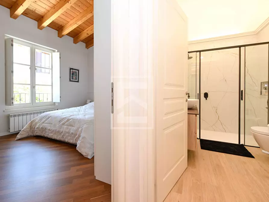 Immagine 17 di Appartamento in vendita  in via dietro castello a San Felice Del Benaco