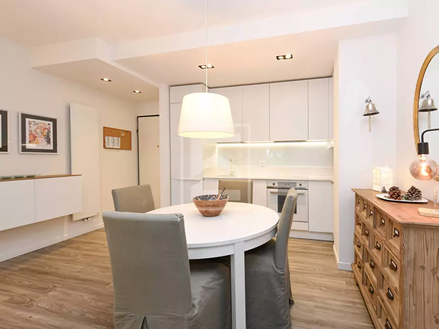 Immagine 4 di Appartamento in vendita  in via dietro castello a San Felice Del Benaco