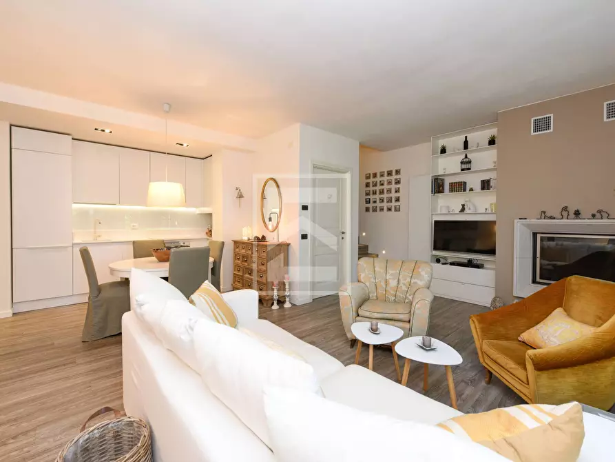 Immagine 6 di Appartamento in vendita  in via dietro castello a San Felice Del Benaco