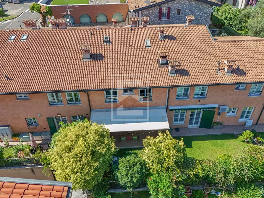 Immagine 39 di Appartamento in vendita  in via dietro castello a San Felice Del Benaco