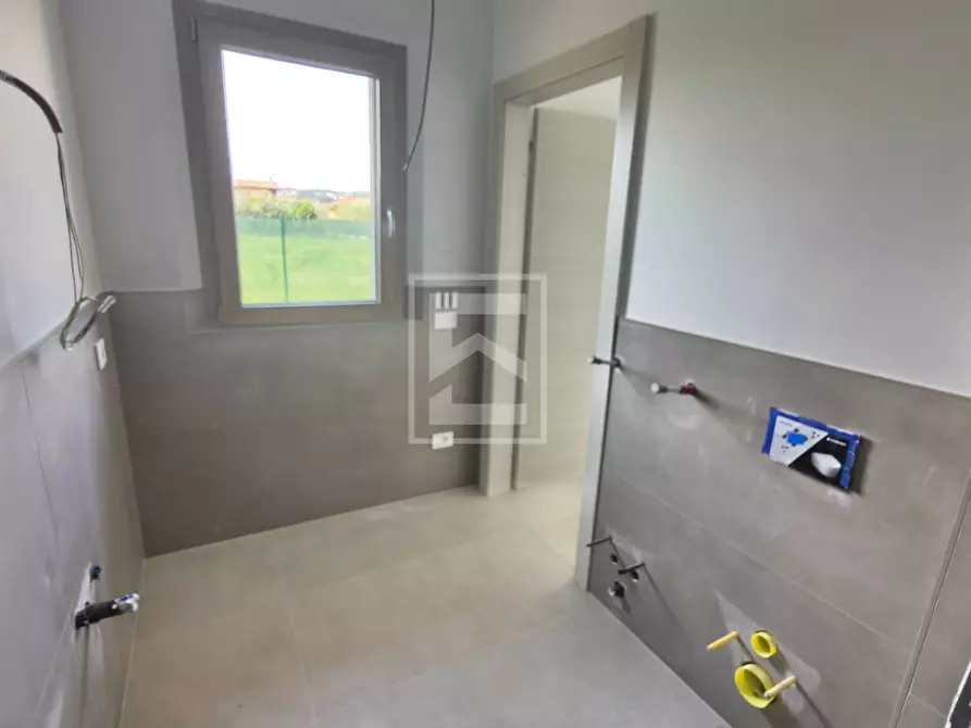 Immagine 25 di Casa semindipendente in vendita  in via Ungaretti sn a Puegnago Sul Garda