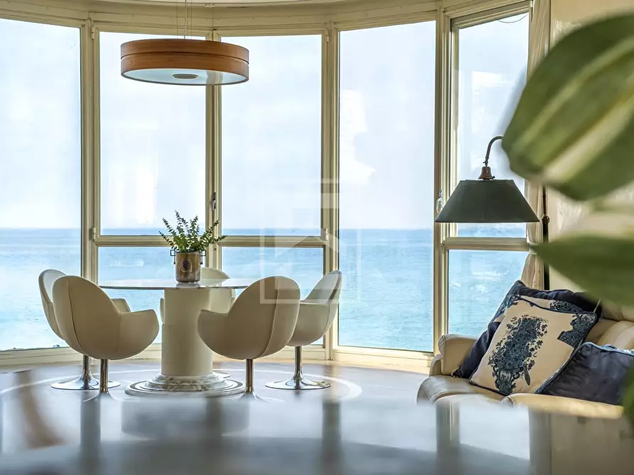 Immagine 1 di Villa in vendita  in Via Tommaso dal Molin 45 a Desenzano Del Garda