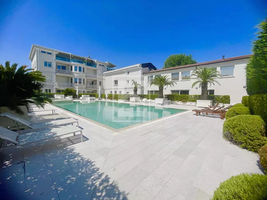 Immagine 2 di Villa in vendita  in Via Tommaso dal Molin 45 a Desenzano Del Garda