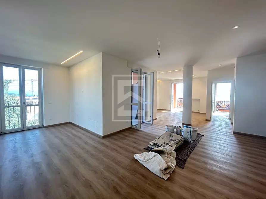 Immagine 2 di Appartamento in vendita  in Via Scuole a Desenzano Del Garda