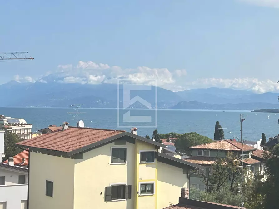 Immagine 1 di Appartamento in vendita  in Via Scuole a Desenzano Del Garda