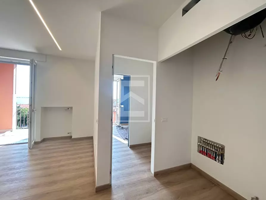 Immagine 7 di Appartamento in vendita  in Via Scuole a Desenzano Del Garda