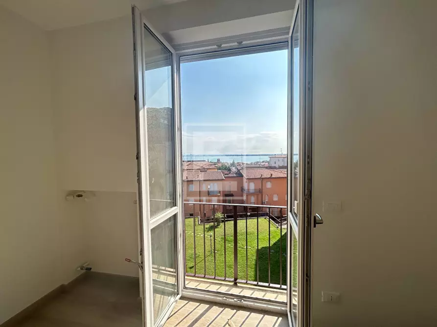 Immagine 13 di Appartamento in vendita  in Via Scuole a Desenzano Del Garda
